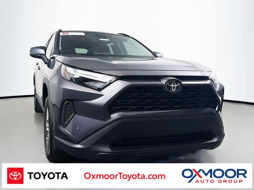 2024 Toyota RAV4 XLE photo 1