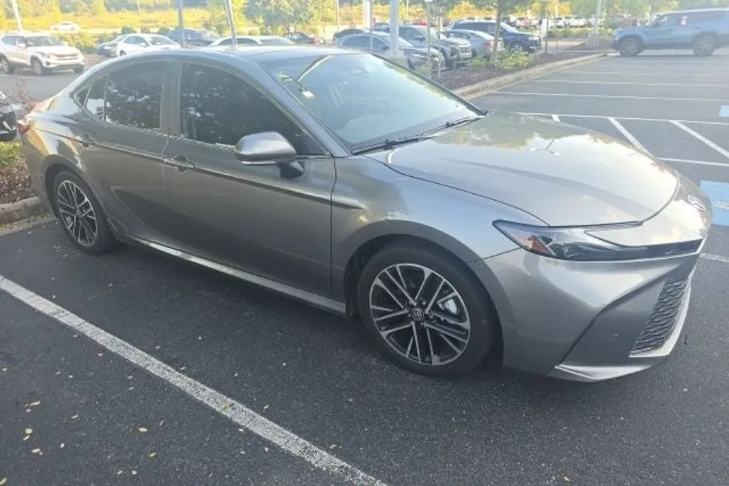 2025 Toyota Camry XLE photo 1