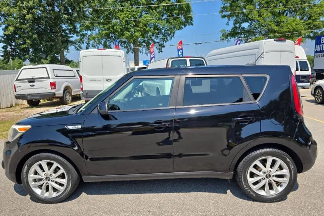 2017 Kia Soul Plus photo 1