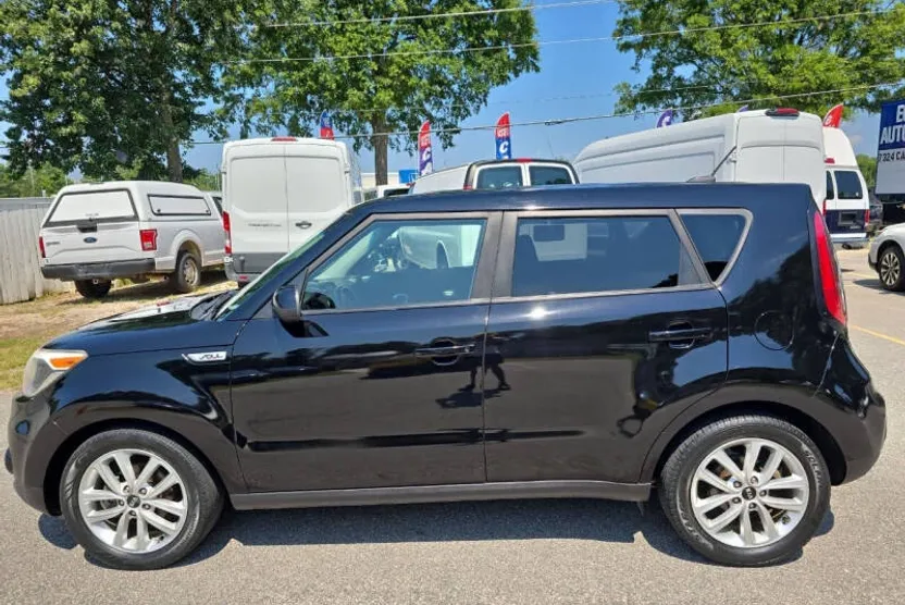 2017 Kia Soul Plus photo 1