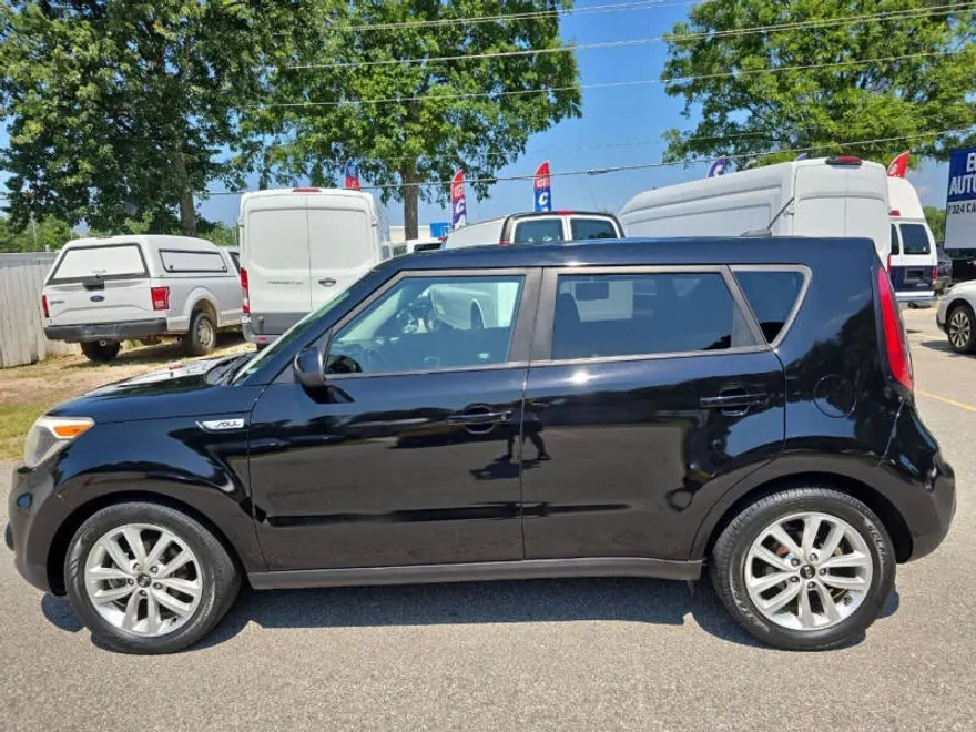 2017 Kia Soul Plus photo 1
