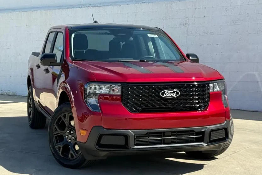 2025 Ford Maverick XLT photo 1