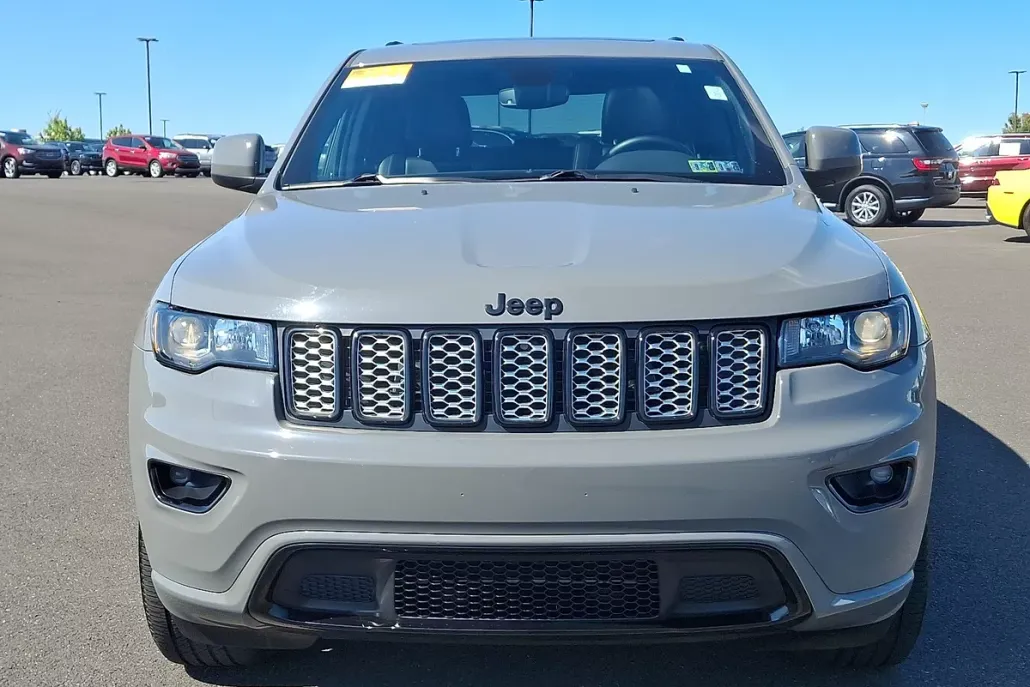 2022 Jeep Cherokee Laredo photo 1