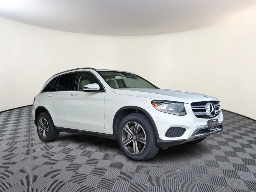 2017 Mercedes Benz GLC 300 4MATIC photo 1