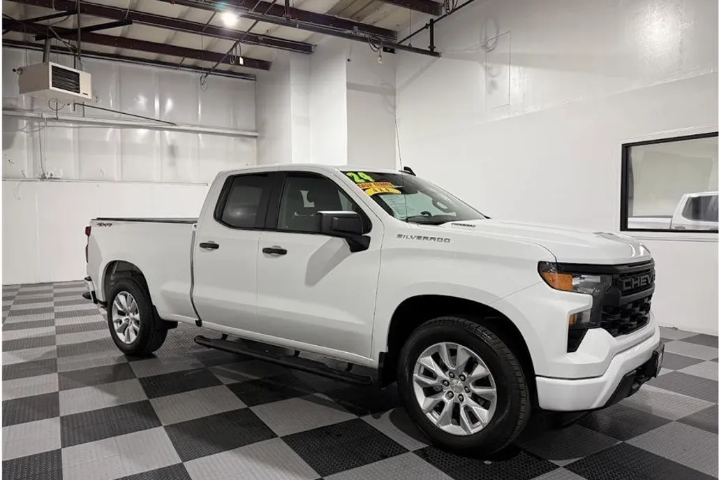 2024 Chevrolet Silverado 1500 Custom photo 1
