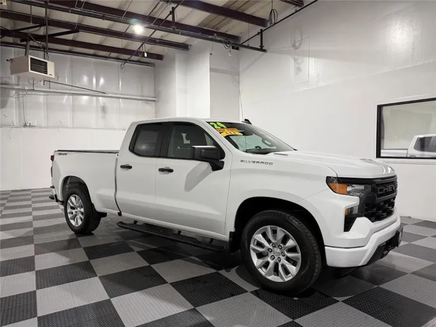 2024 Chevrolet Silverado 1500 Custom photo 1
