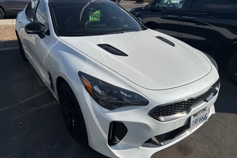 2022 Kia Stinger GT2 photo 1