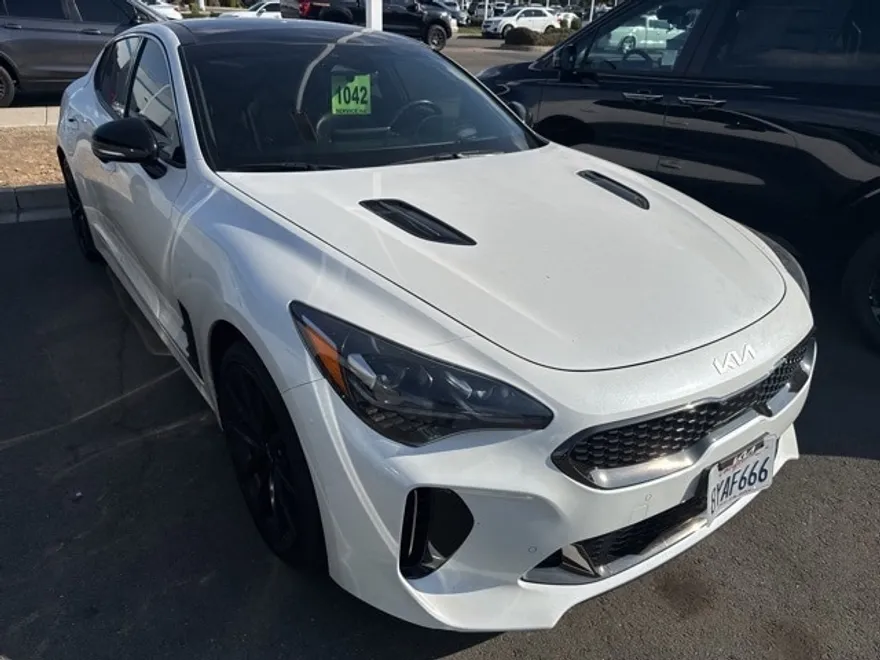 2022 Kia Stinger GT2 photo 1