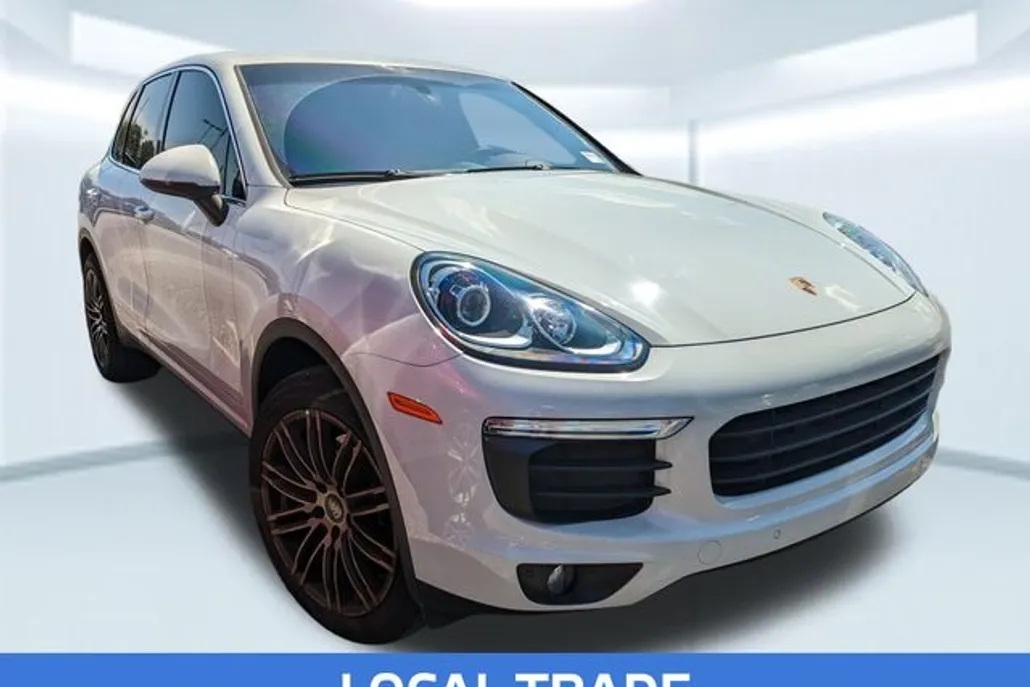 2016 Porsche Cayenne Base photo 1
