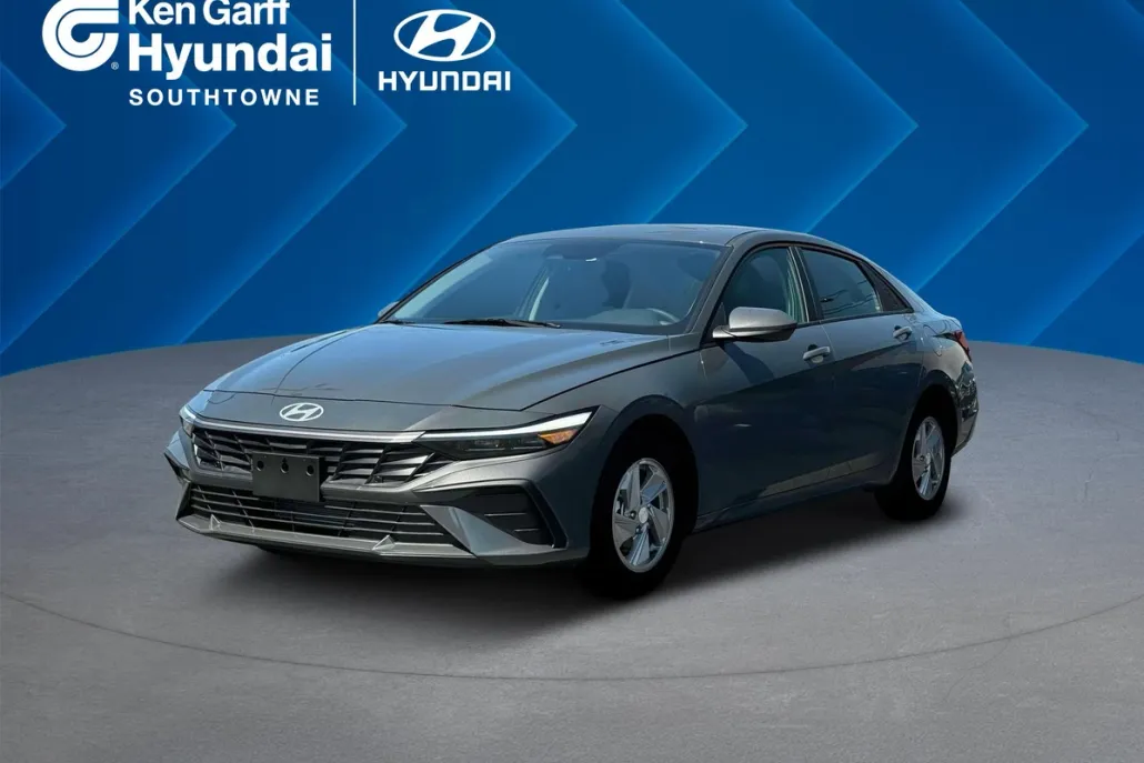 2025 Hyundai Elantra SE photo 1