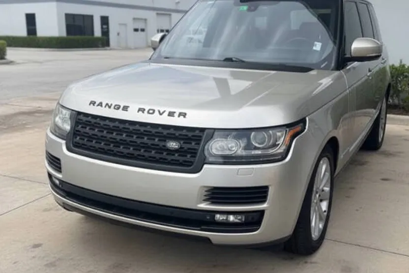 2014 Land Rover Range Rover HSE photo 1