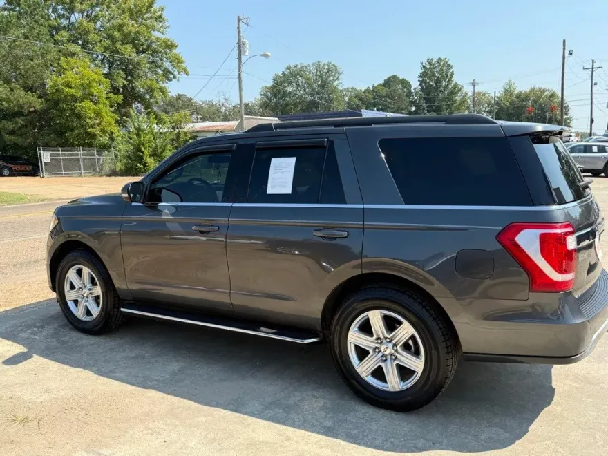 2019 Ford Expedition XLT photo 1