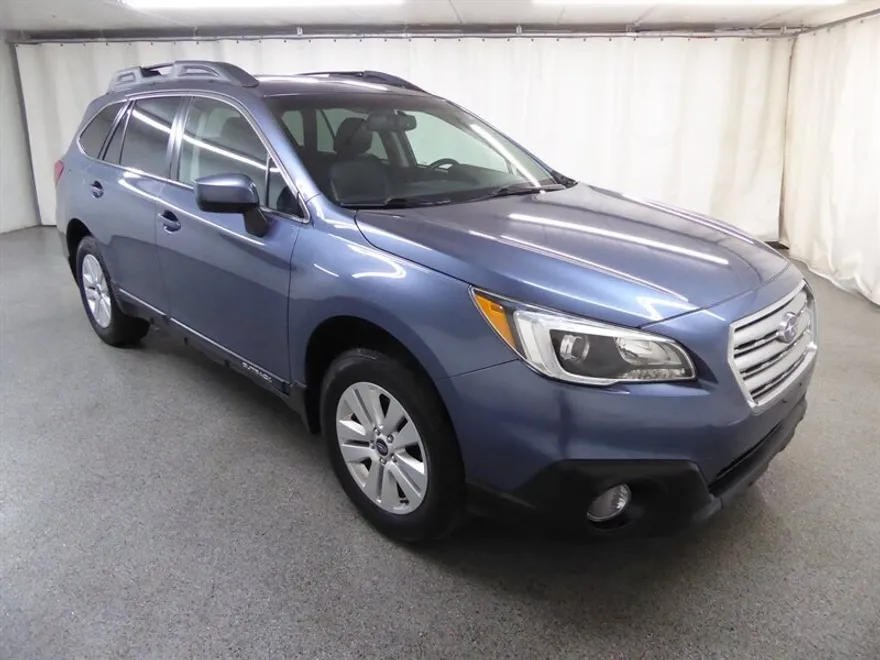 2017 Subaru Outback 2.5i Premium photo 1