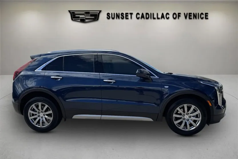 2020 Cadillac XT4 Premium Luxury photo 1