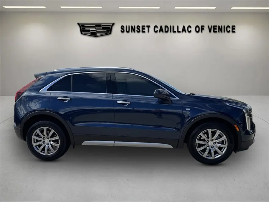 2020 Cadillac XT4 Premium Luxury photo 1