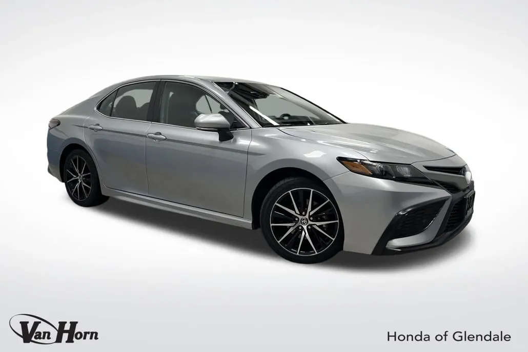 2023 Toyota Camry SE photo 1