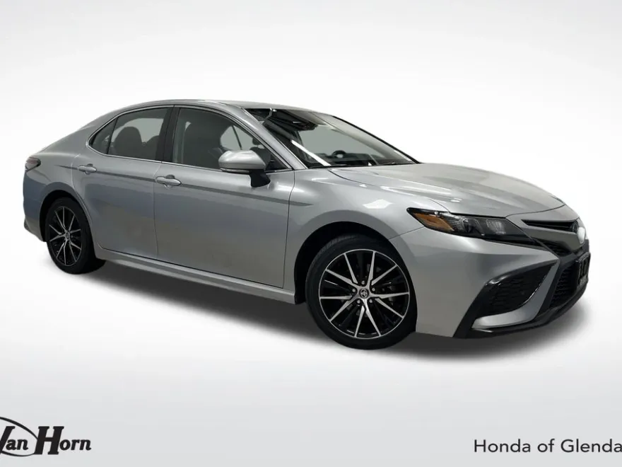 2023 Toyota Camry SE photo 1