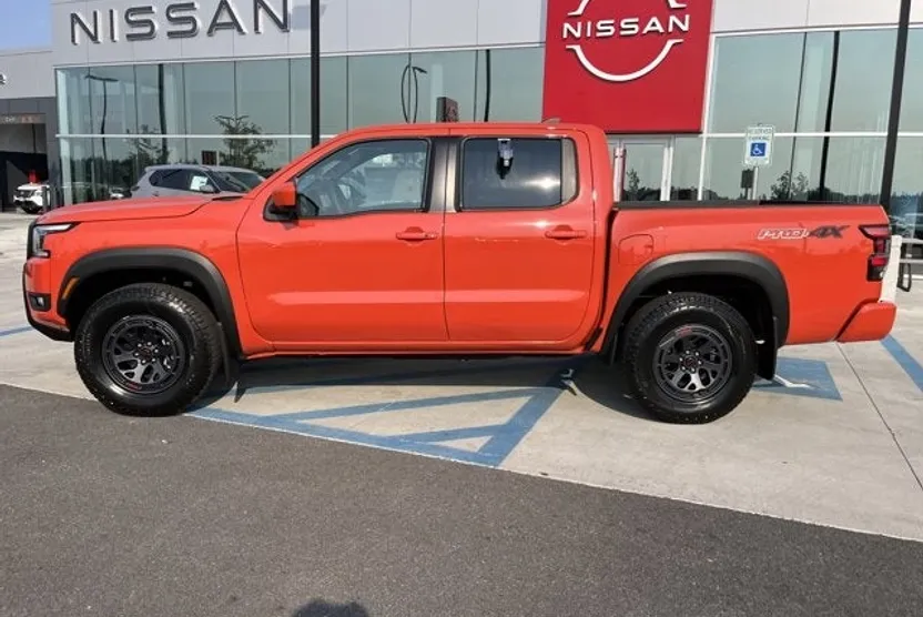 2025 Nissan Frontier Crew Cab PRO-4X photo 1