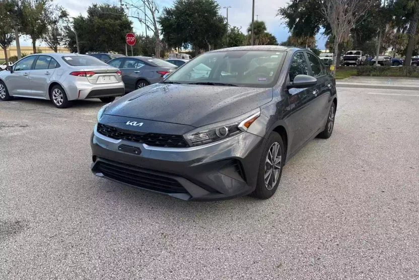 2024 Kia Forte LXS photo 1