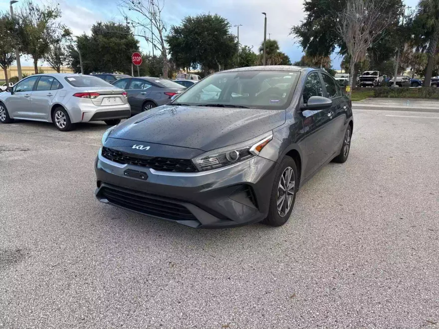 2024 Kia Forte LXS photo 1