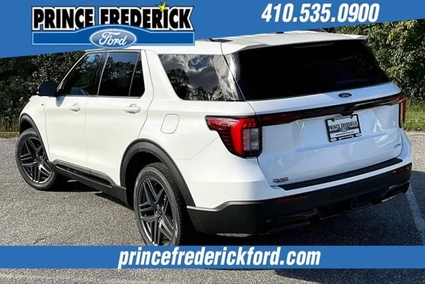 2025 Ford Explorer ST-Line photo 1