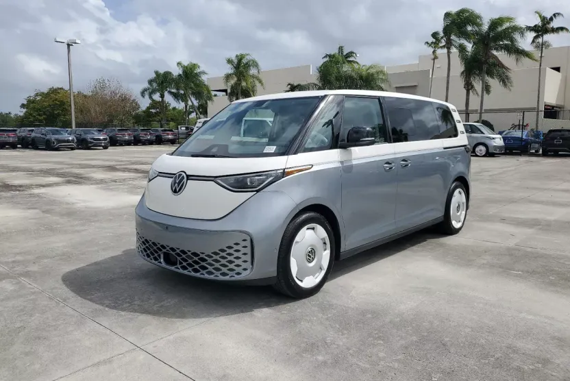 2025 Volkswagen ID. Buzz photo 1