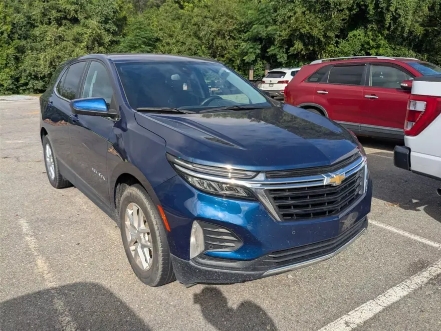 2022 Chevrolet Equinox LT photo 1