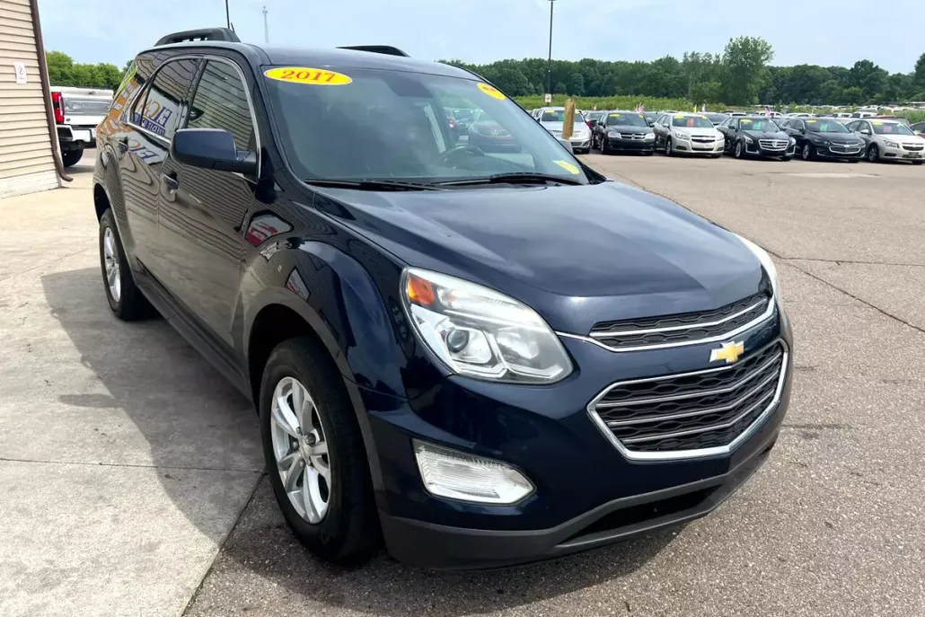 2017 Chevrolet Equinox LT photo 1
