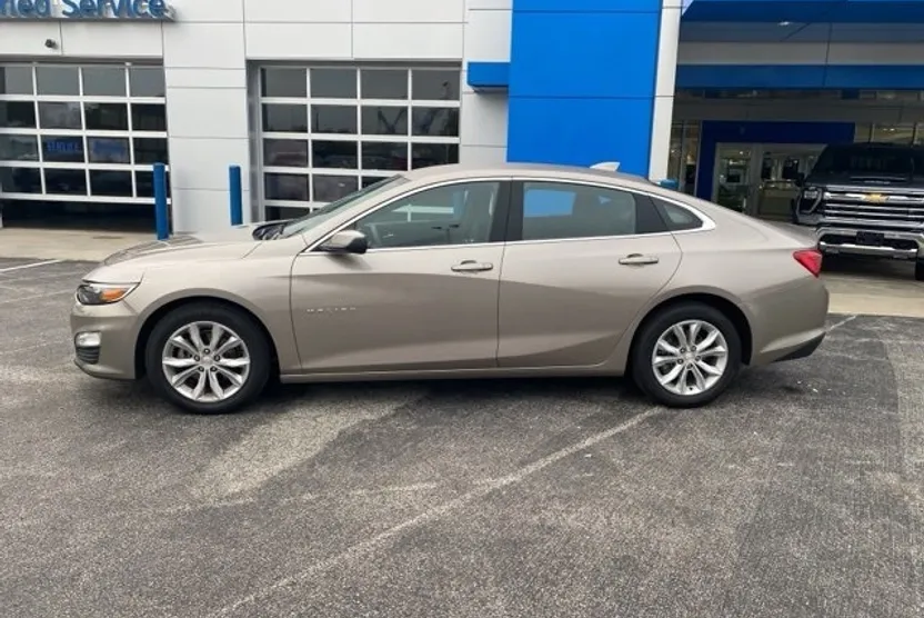 2024 Chevrolet Malibu 1LT photo 1