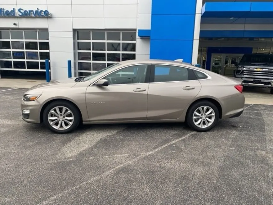 2024 Chevrolet Malibu 1LT photo 1