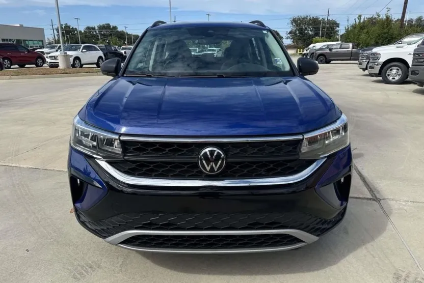 2024 Volkswagen Taos S photo 1