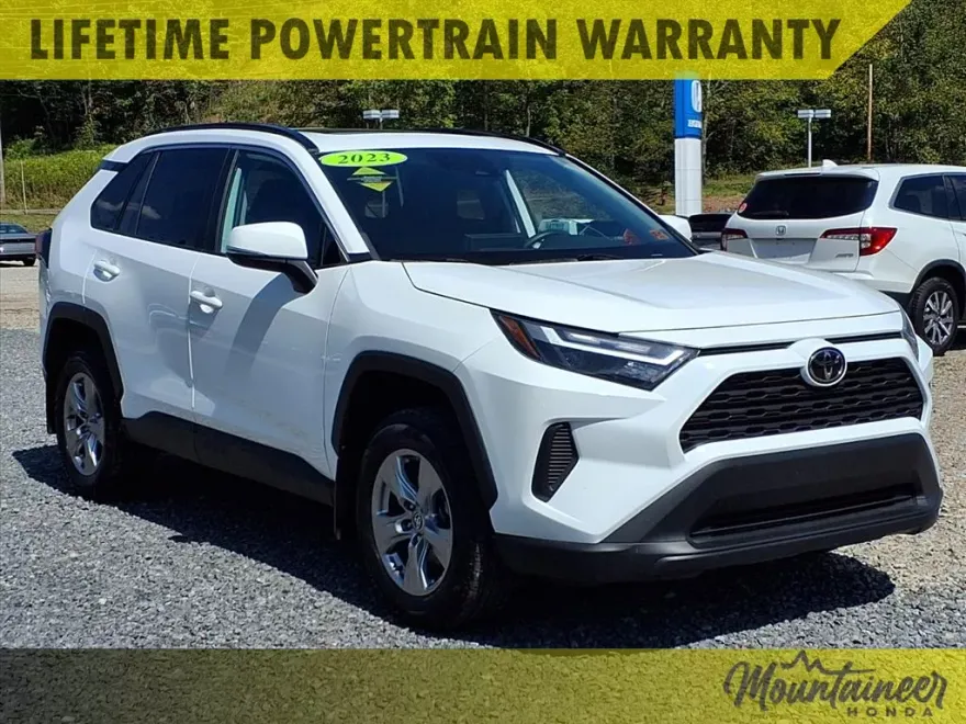 2023 Toyota RAV4 XLE photo 1