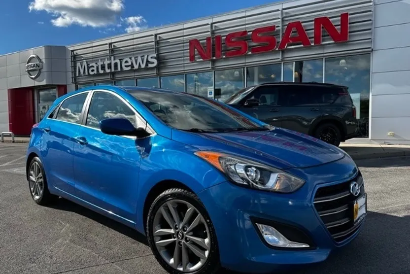 2017 Hyundai Elantra GT Base photo 1
