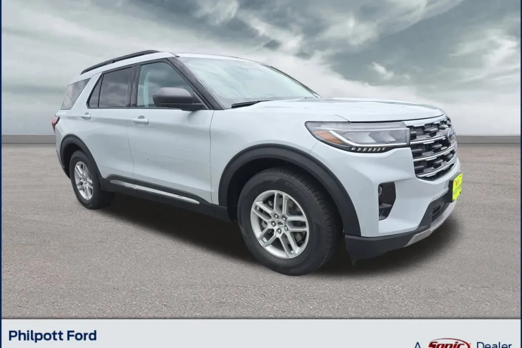 2025 Ford Explorer photo 1
