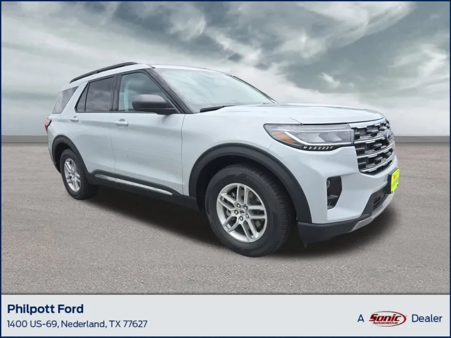 2025 Ford Explorer photo 1