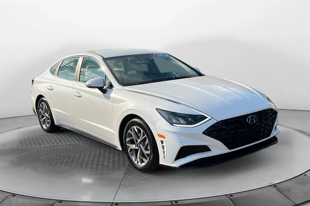 2022 Hyundai Sonata SEL photo 1
