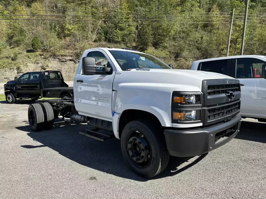 2024 Chevrolet Silverado 5500HD Work Truck photo 1