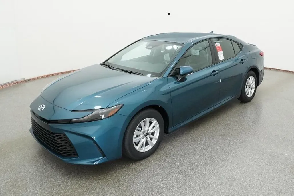 2026 Toyota Camry LE photo 1
