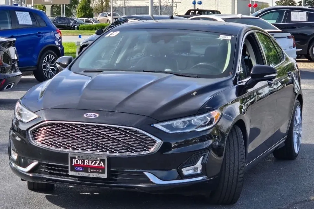 2019 Ford Fusion Titanium photo 1