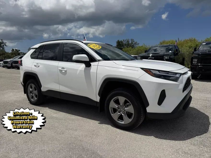 2024 Toyota RAV4 XLE photo 1