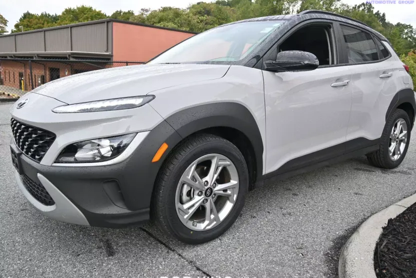 2023 Hyundai Kona SEL photo 1