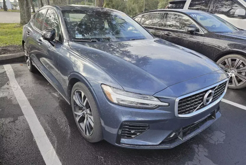 2019 Volvo S60 R-Design photo 1