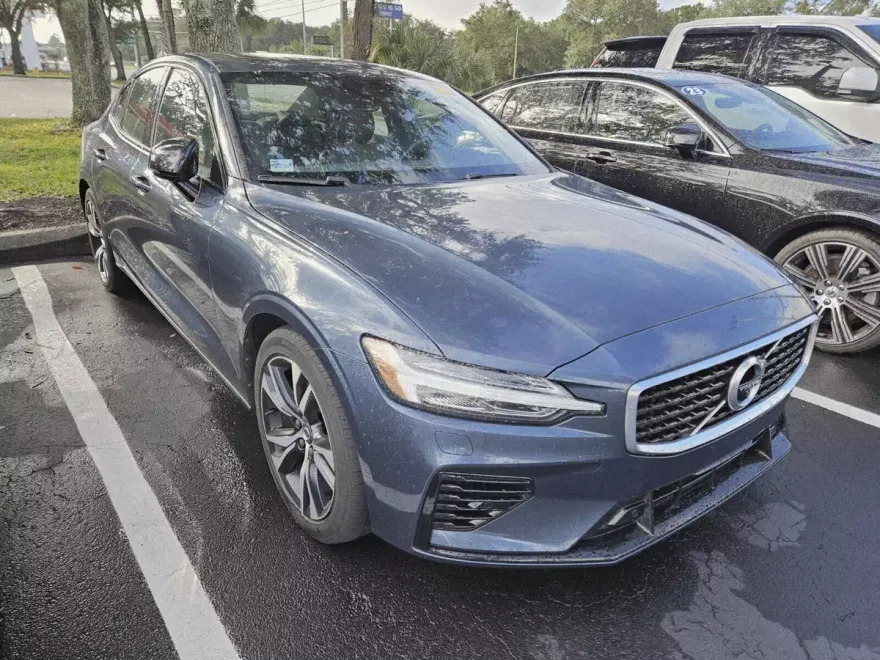 2019 Volvo S60 T8 R-Design photo 1