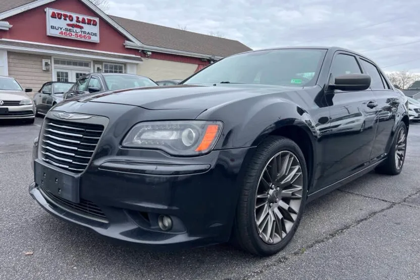 2013 Chrysler 300 C Luxury photo 1