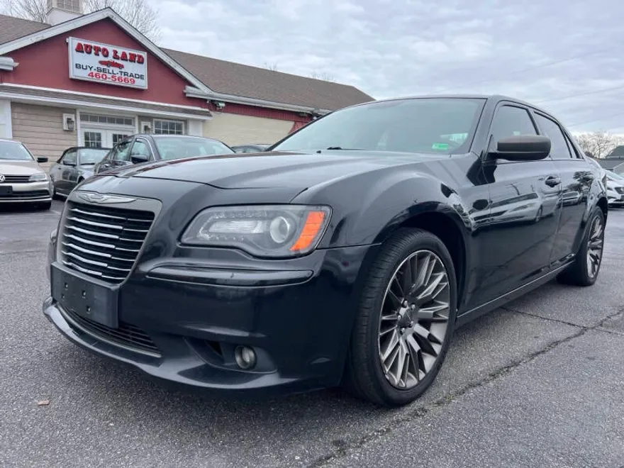 2013 Chrysler 300 C Luxury photo 1