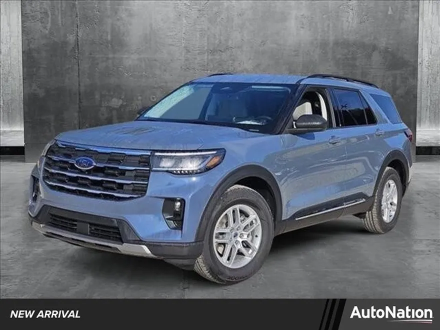 2025 Ford Explorer photo 1