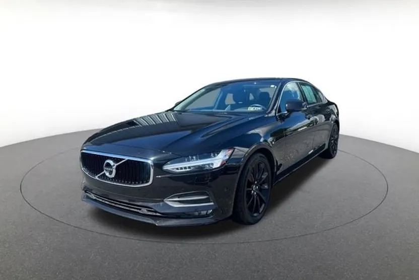 2018 Volvo S90 T6 Momentum photo 1