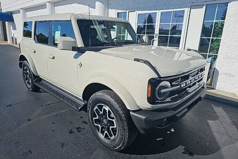 2025 Ford Bronco Outer Banks photo 1