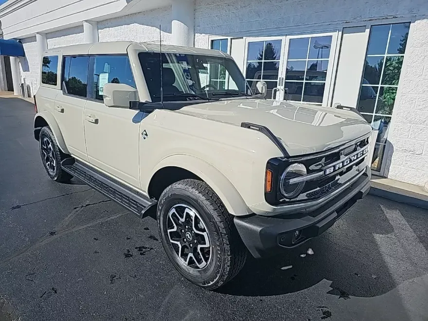 2025 Ford Bronco Outer Banks photo 1