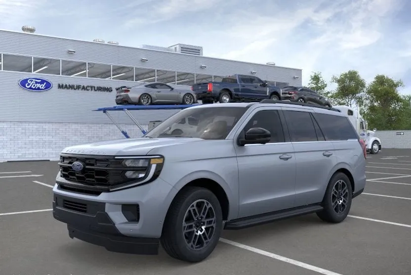 2025 Ford Expedition photo 1